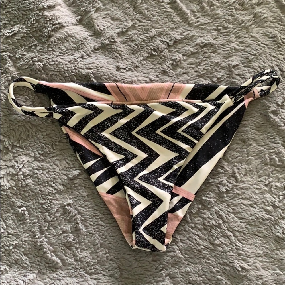 Reversible bikini bottom